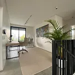 Vineyard House Newlands - With Pool & Views Of Table Mountain