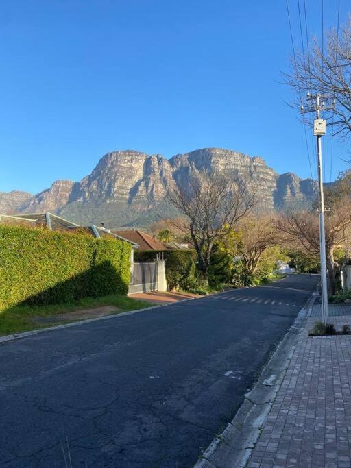 Vineyard House Newlands - With Pool & Views Of Table Mountain Hébergement de vacances Le Cap