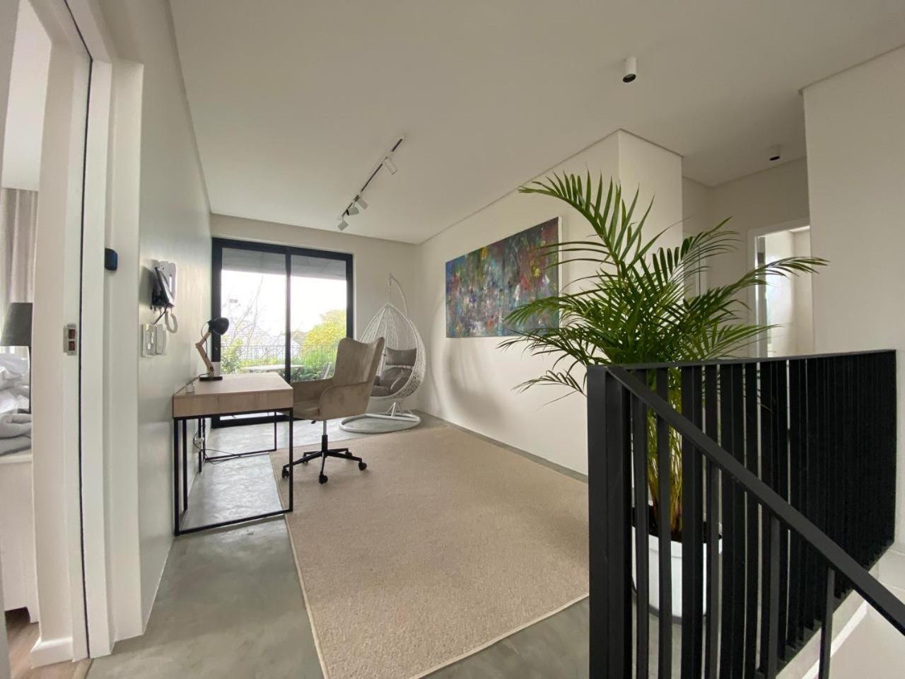 Vineyard House Newlands - With Pool & Views Of Table Mountain Hébergement de vacances