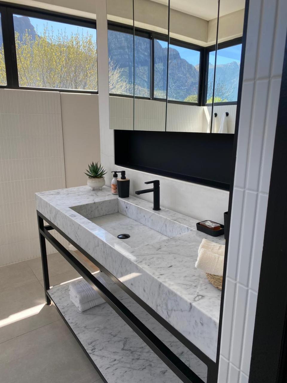 Hébergement de vacances Vineyard House Newlands - With Pool & Views Of Table Mountain *
