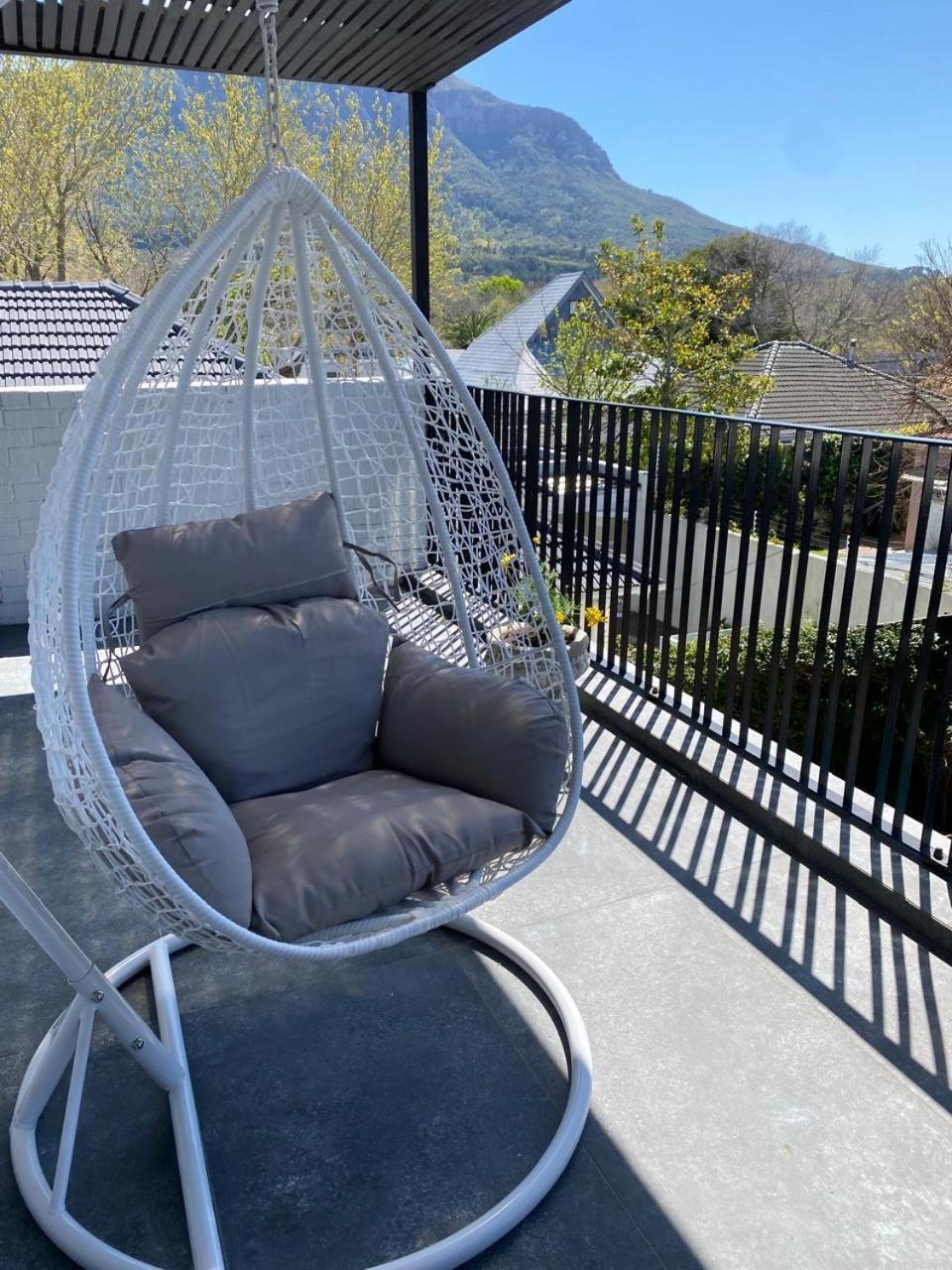 Vineyard House Newlands - With Pool & Views Of Table Mountain Hébergement de vacances Le Cap