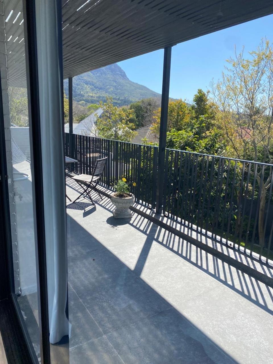 Vineyard House Newlands - With Pool & Views Of Table Mountain Hébergement de vacances